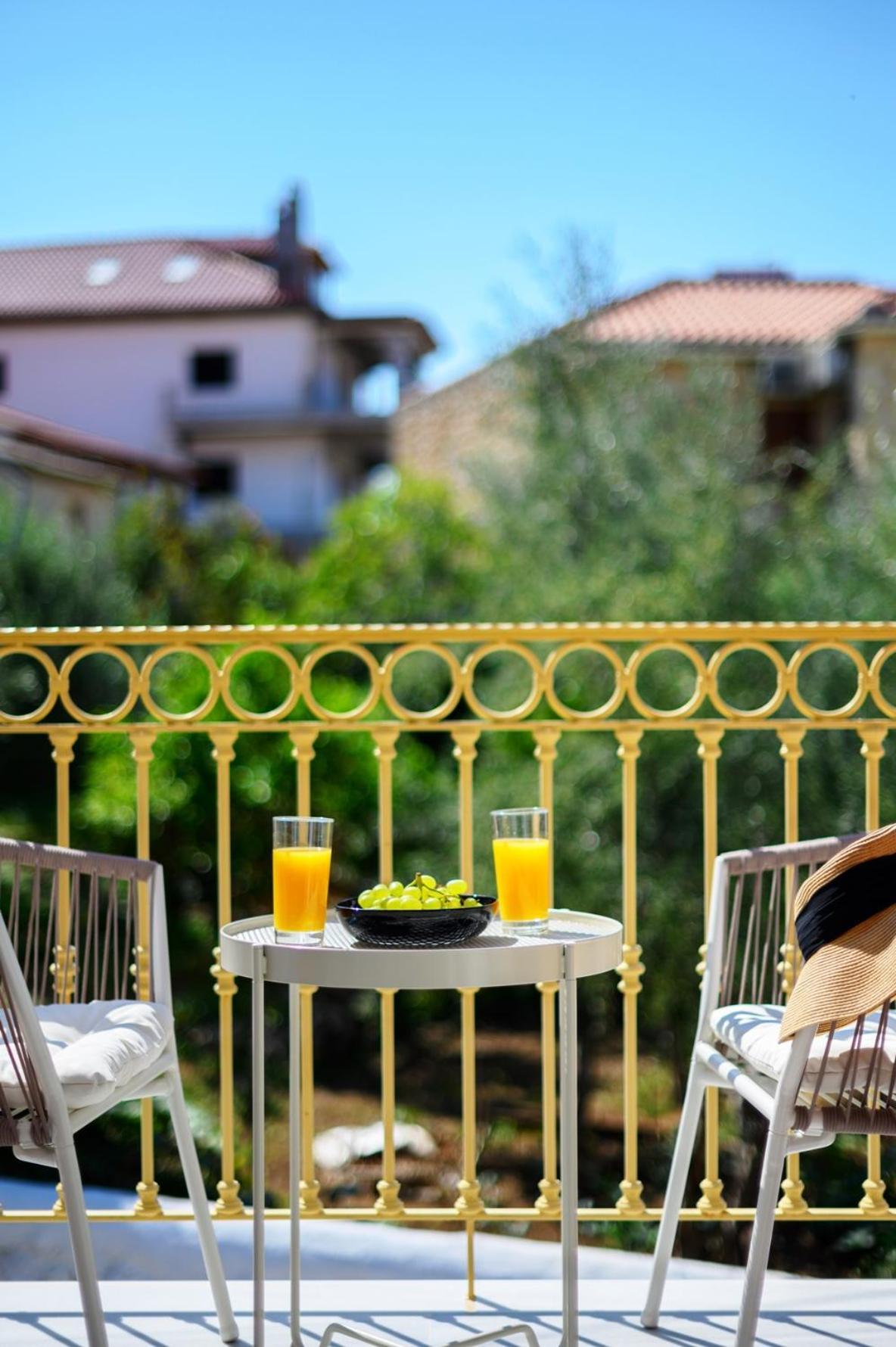 Blue Sky House Aparthotel Pylos Bagian luar foto