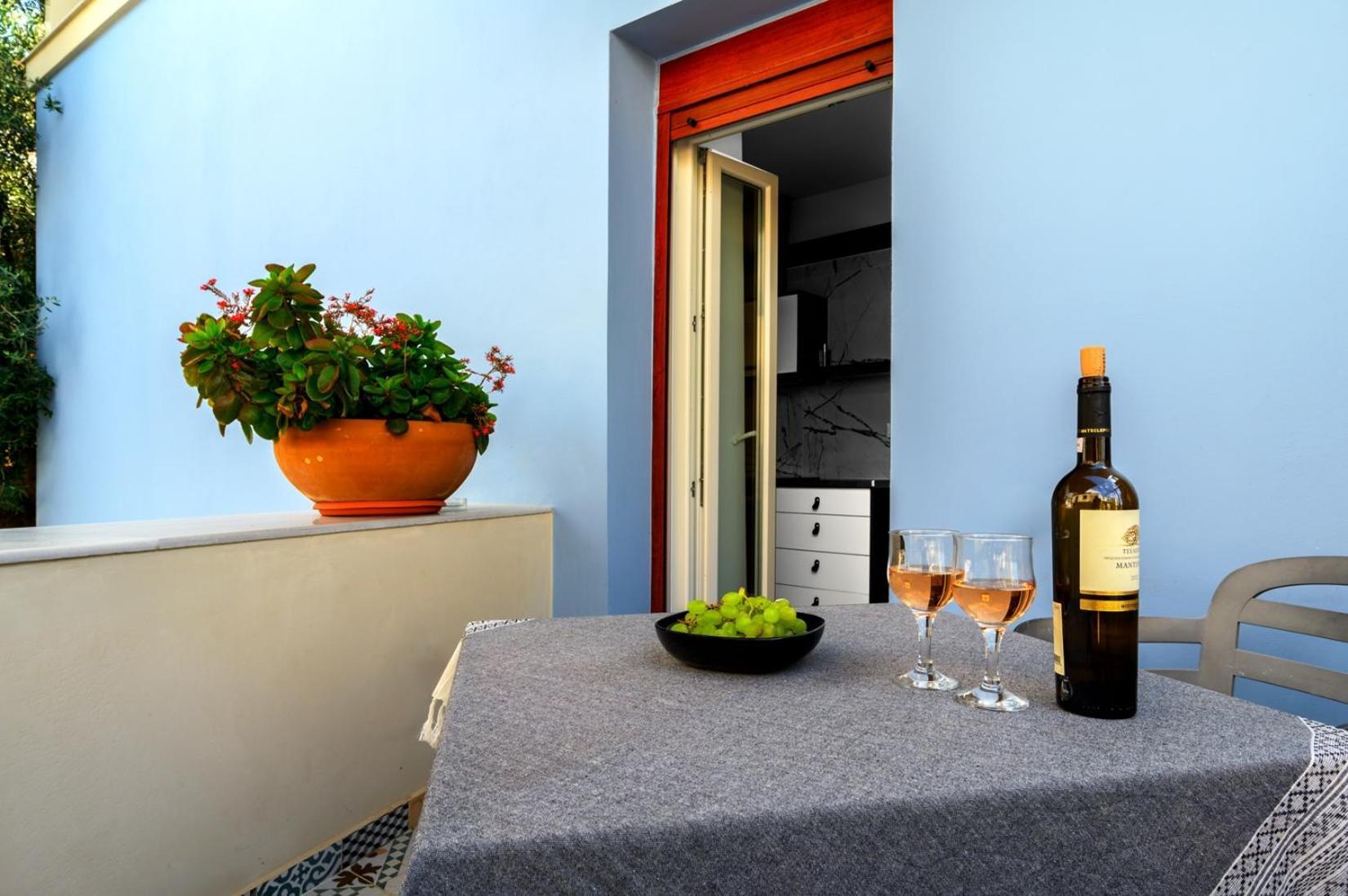 Blue Sky House Aparthotel Pylos Bagian luar foto