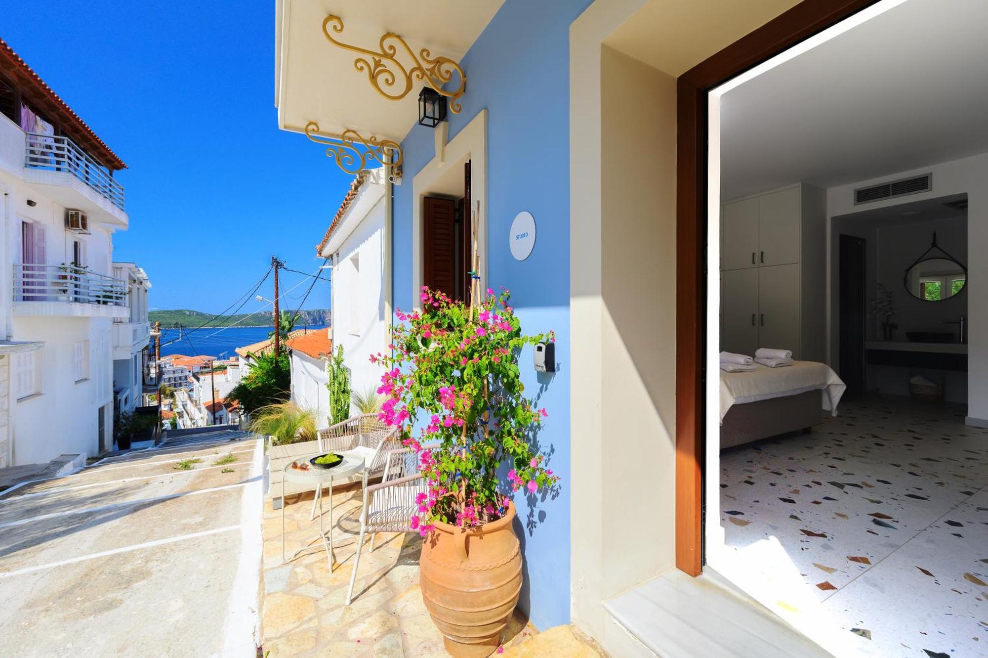 Blue Sky House Aparthotel Pylos Bagian luar foto